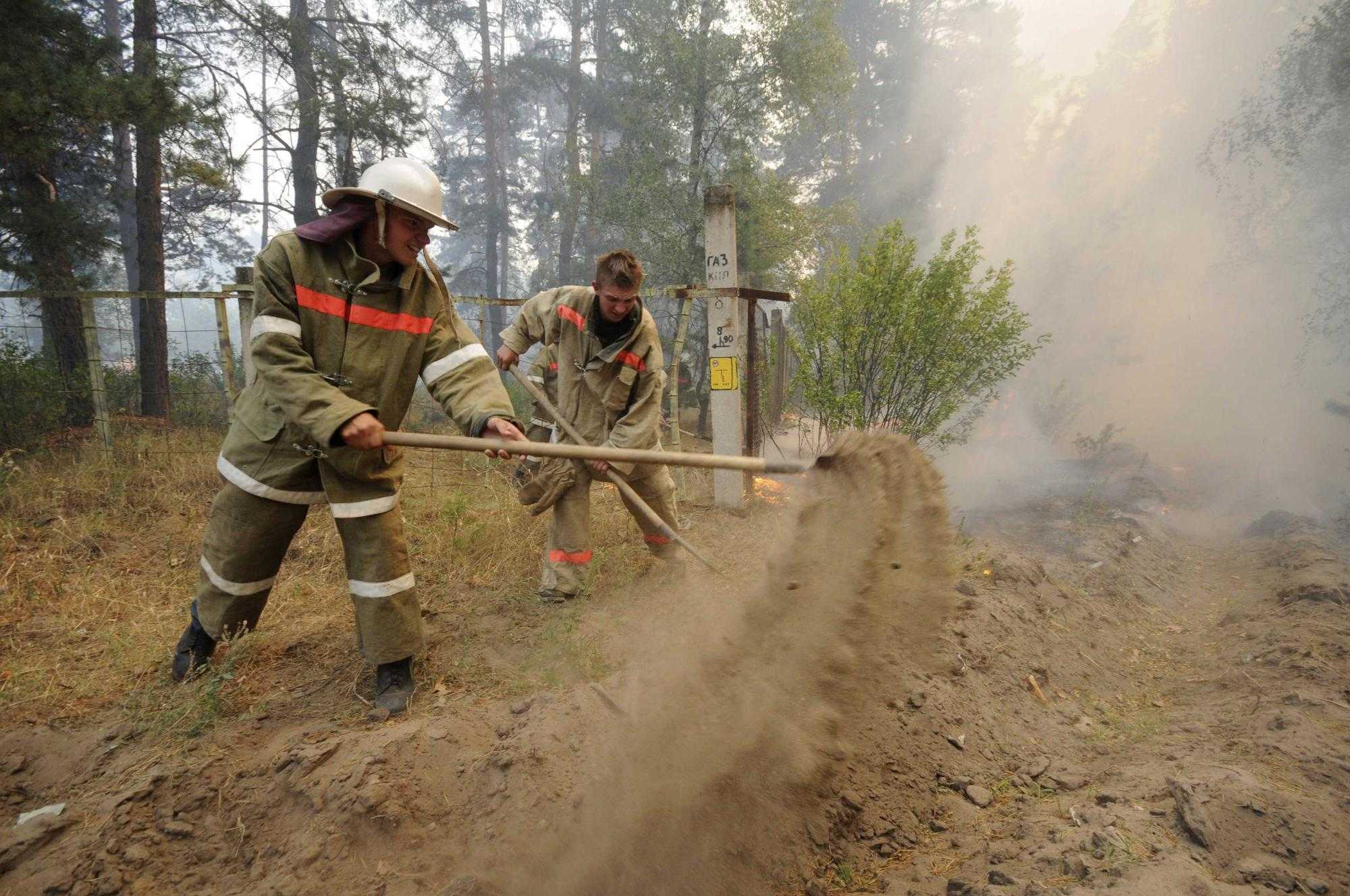 Засыпка кромки пожара грунтом