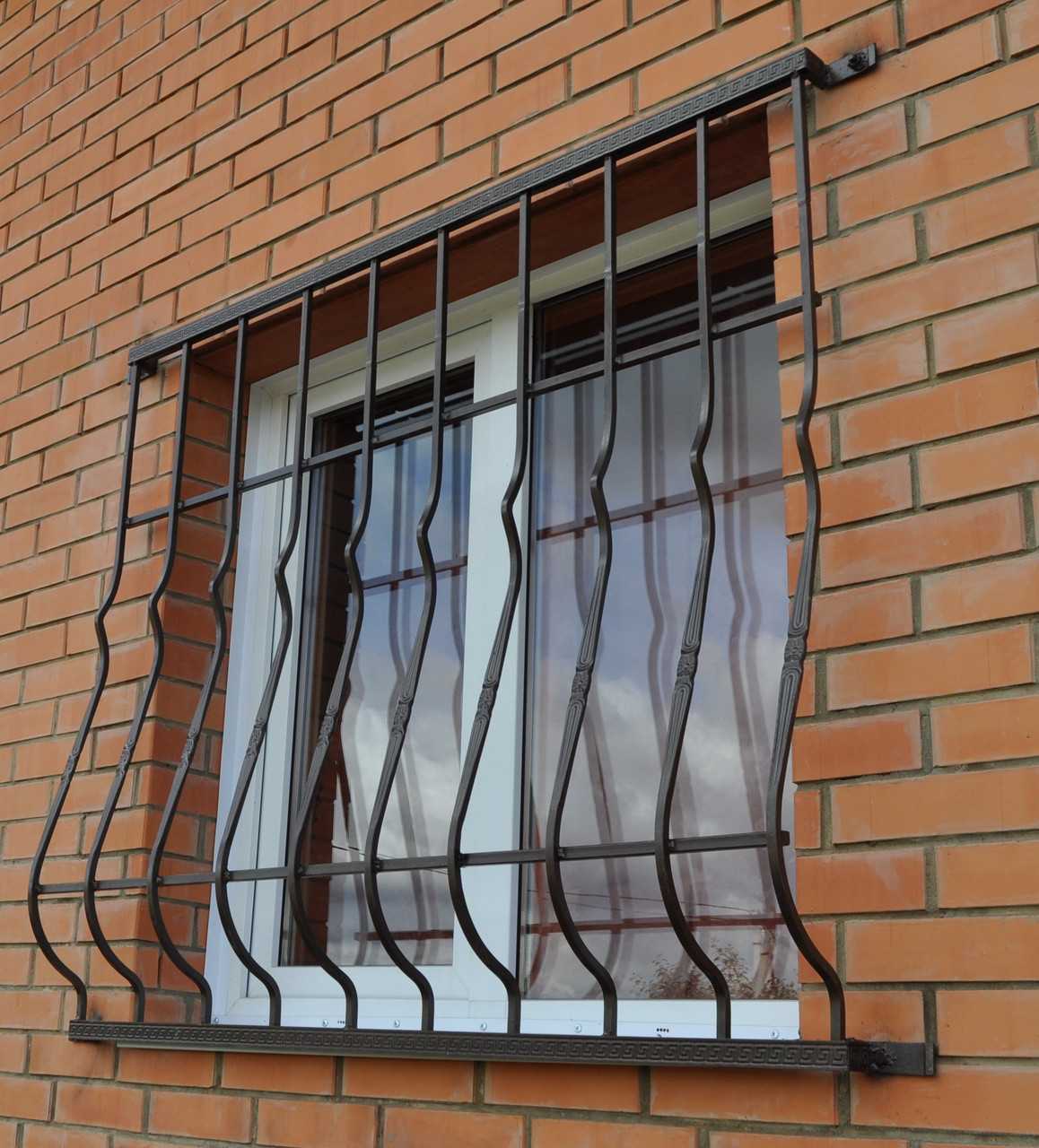 Раздвижные решетки на окна - конструкция, виды, особенности