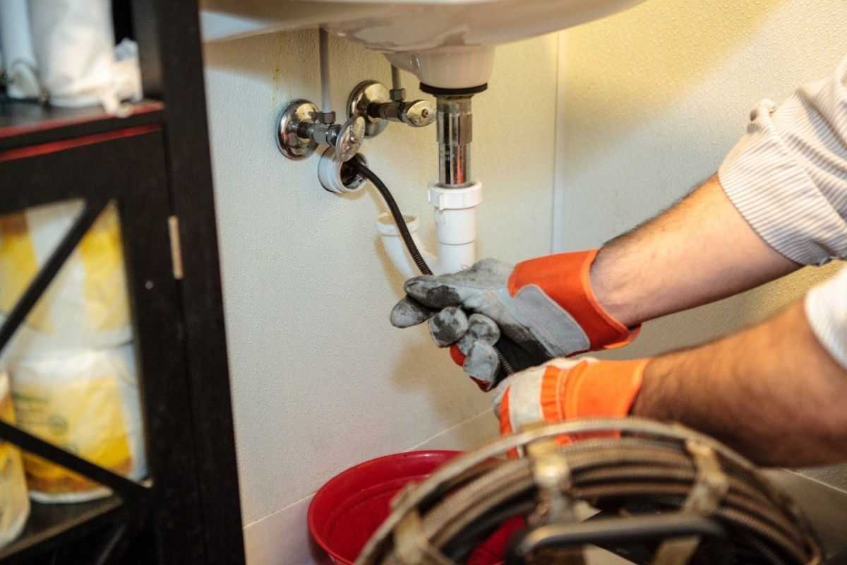 Как прочистить канализационную трубу – важные советы и способы прочистки