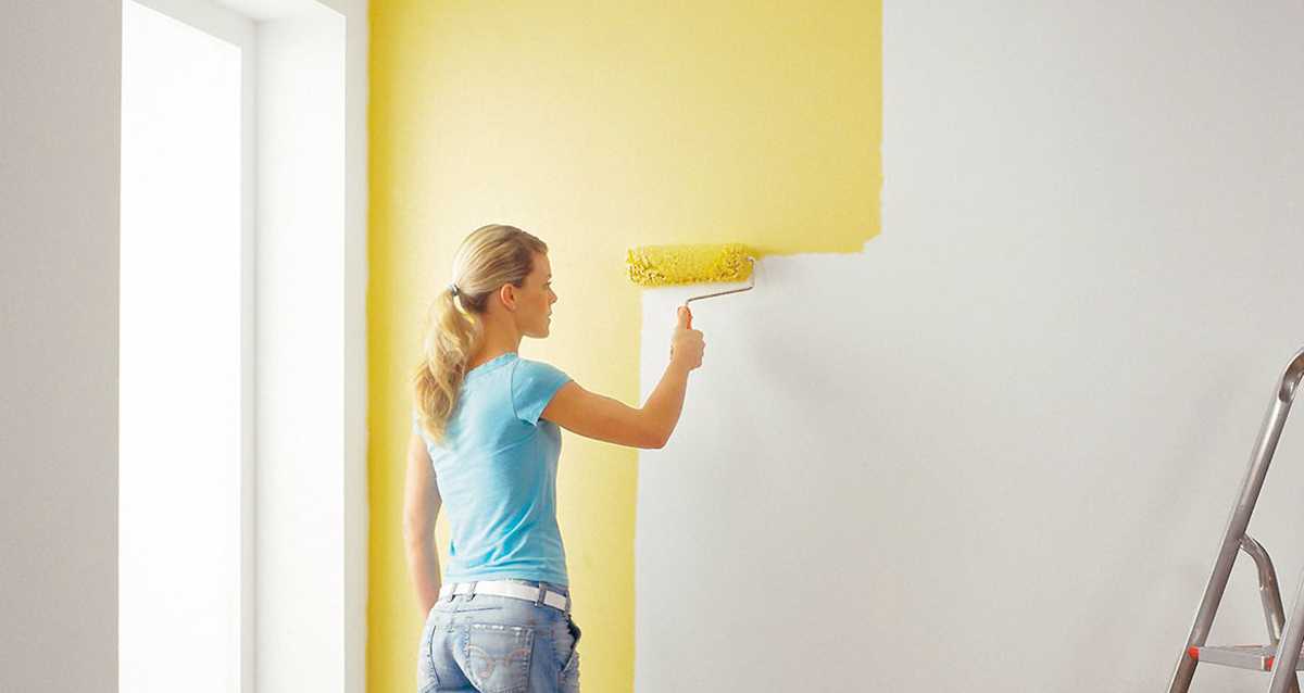 Что выбрать, обои или покраску стен?