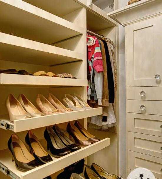 Хранение обуви в гардеробной: полки и стеллажи как система хранения .