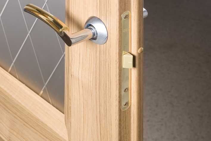Механизм дверной ручки межкомнатной двери: виды, устройство