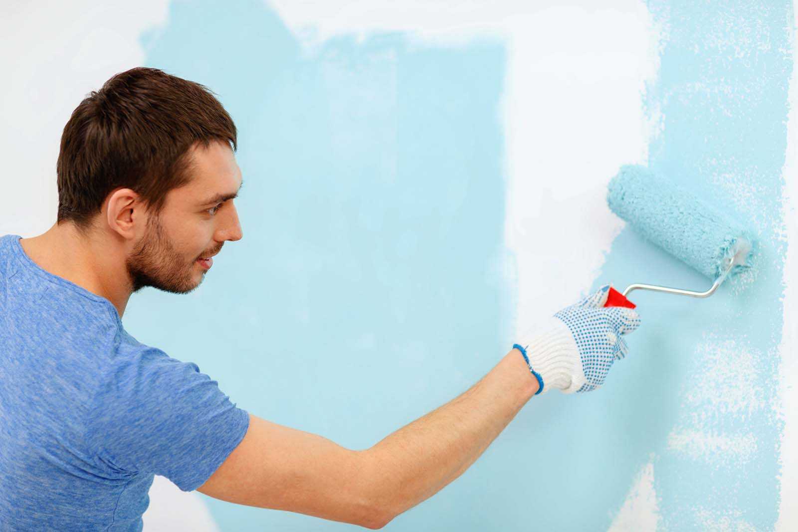 В зависимости от целей покраски покраска стен состоит из нескольких этапов. Прежде всего, нужно сказать, что процесс покраски можно разбить на несколько видов.