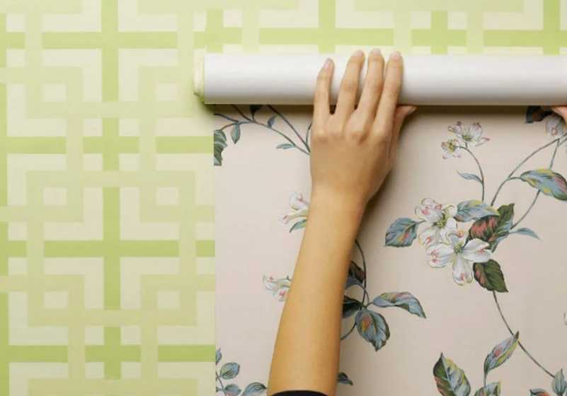 Текстильные обои состоят из бумаги и нанесенных на нее различных материалов. Они придают комнате дополнительный уют, украсить ими можно любое помещение.