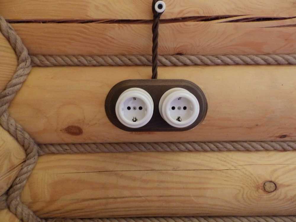 Электропроводка в деревянном доме своими руками — требования, подготовка проекта и пошаговое руководство по монтажу