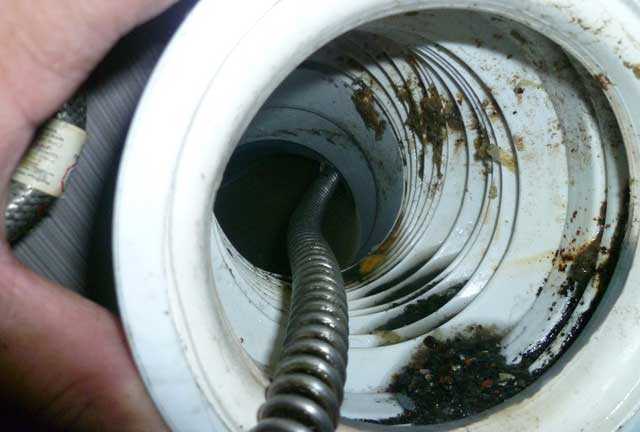 Как прочистить длинную горизонтальную канализационную трубу