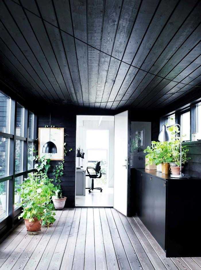 Черный натяжной потолок (48 фото): дизайн интерьера прихожей и коридора с потолком темного цвета, отзывы