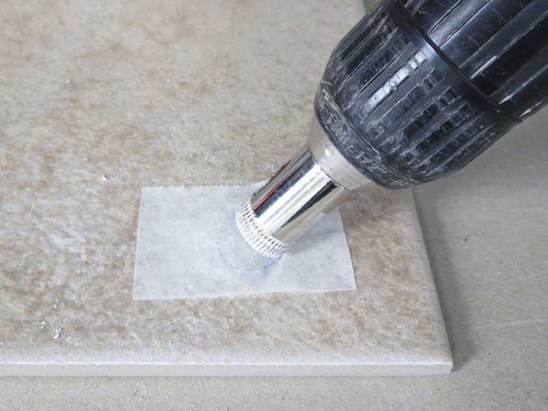 Как просверлить отверстие в керамической плитке разными способами