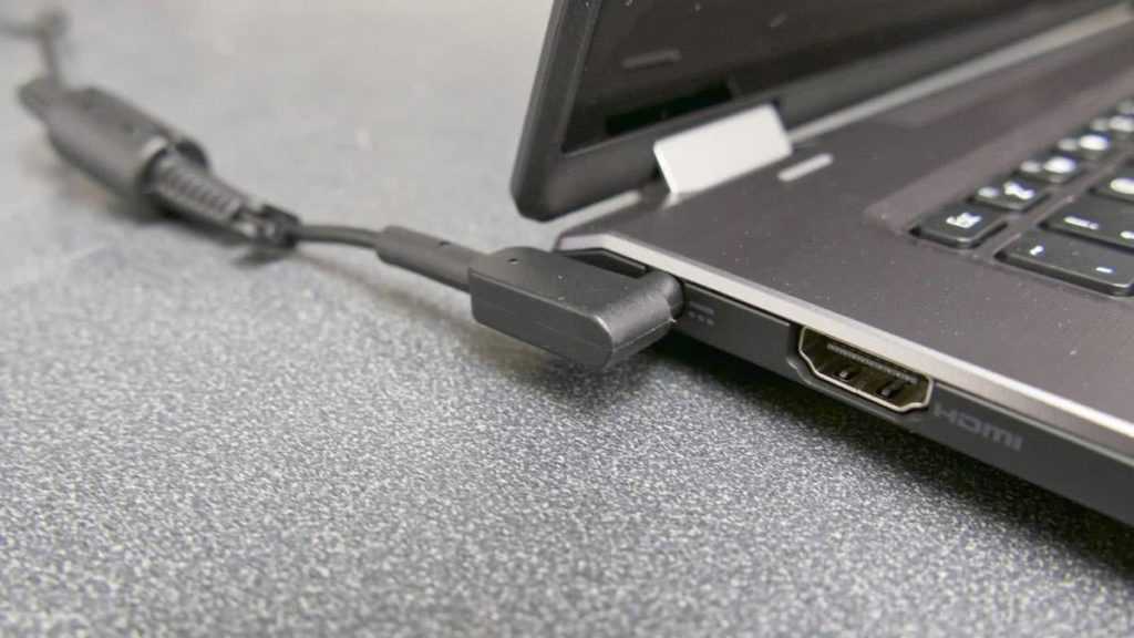 Почему не заряжается ноутбук, когда он включен в сеть