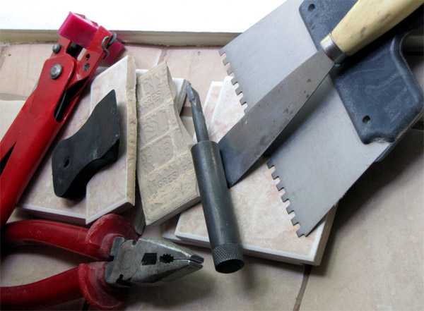 Какие нужны материалы и инструменты для укладки плитки