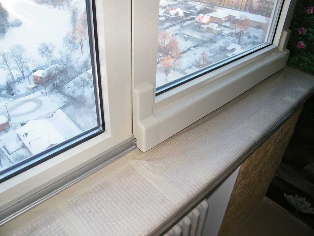 Запотевают пластиковые окна в квартире. что делать?