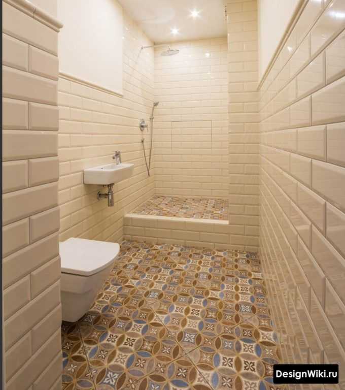 При выборе плитки в ванную комнату она должна быть идеальной поверхности, иметь ровные углы, для этого можно соединить две плитки и посмотреть, если нет просвета, значит плитка идеальная для покрытия стен.