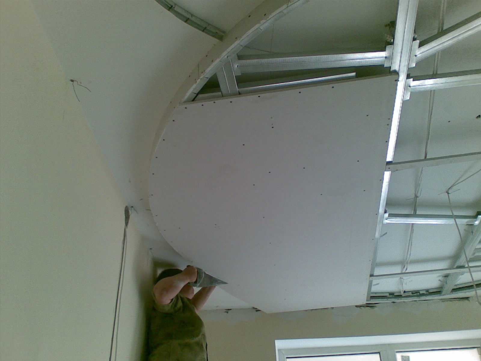 Ремонт потолка своими руками: подробное описание вариантов как отремонтировать потолок (100 фото и видео)