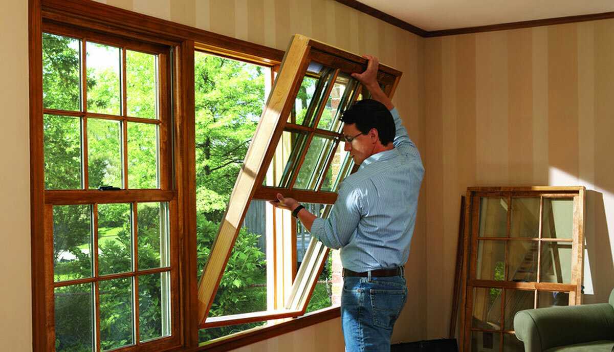 Одним из важных элементов деревянного частного дома являются окна. До недавнего времени в деревянных домах устанавливали деревянные окна.