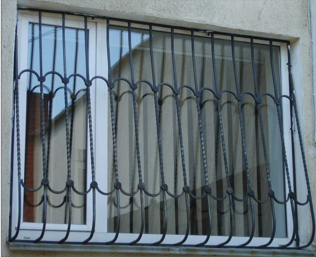 Раздвижные решетки на окна - конструкция, виды, особенности