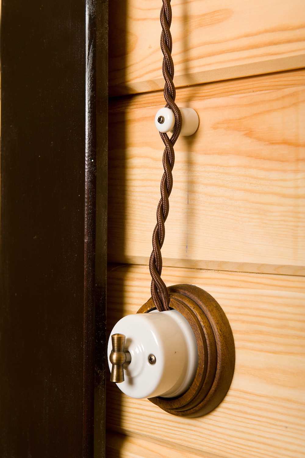 Скрытая проводка в деревянном доме: монтаж, кабель канал
