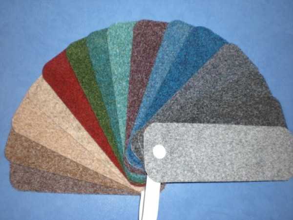 Среди покрытия полов сегодня большую популярность получили ковровые покрытия либо ковролин. Такое покрытие эстетично и износоустойчиво.