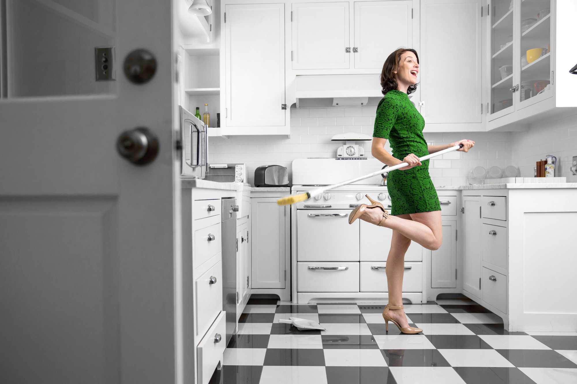 Генеральная уборка кухни: советы и правила, очистка шкафов, холодильников, посуды