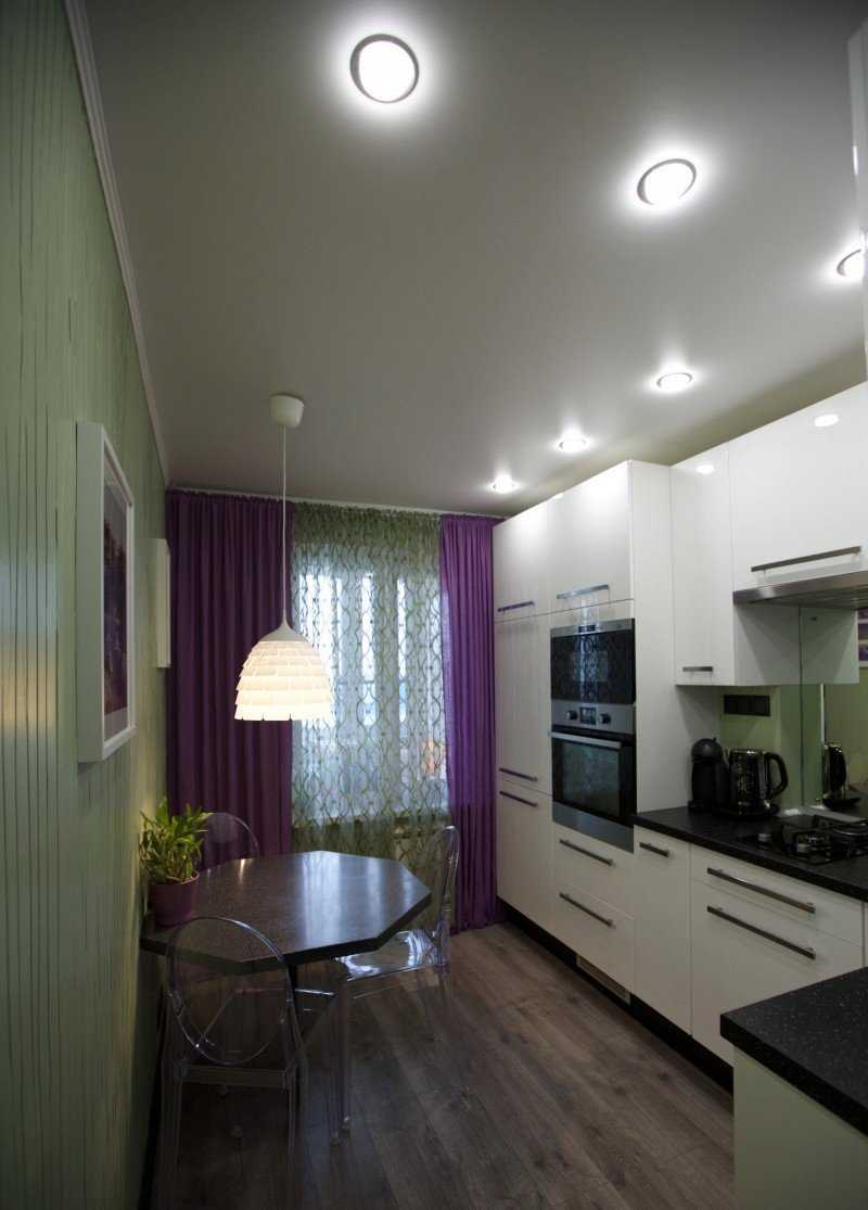 Точечные светильники на кухне: расположение в интерьера маленькой кухни с натяжным потолком
