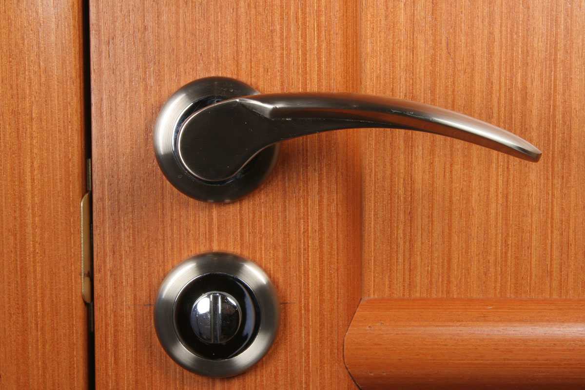 Особенности конструкции механизма дверной ручки межкомнатной двери