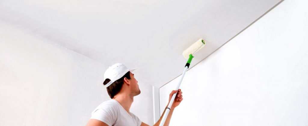Как покрасить потолок на старую краску? покраска акриловым составом, каким валиком наносить, что делать, если покрытие отслаивается во время окрашивания