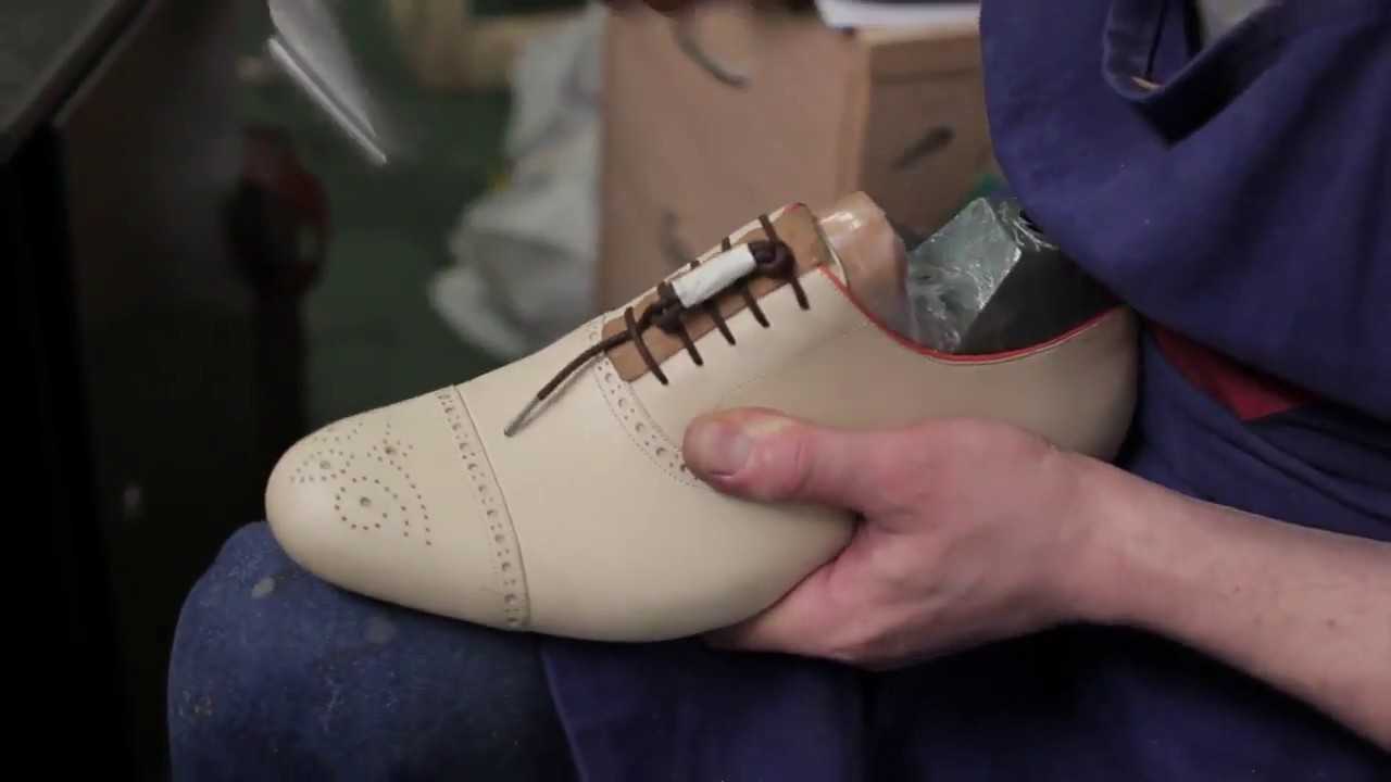 Кропотливая и изящная работа: как сделать обувь для кукол своими руками?