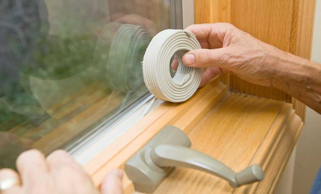 Как утеплить старые окна и входные двери в частном доме своими руками (с видео)
