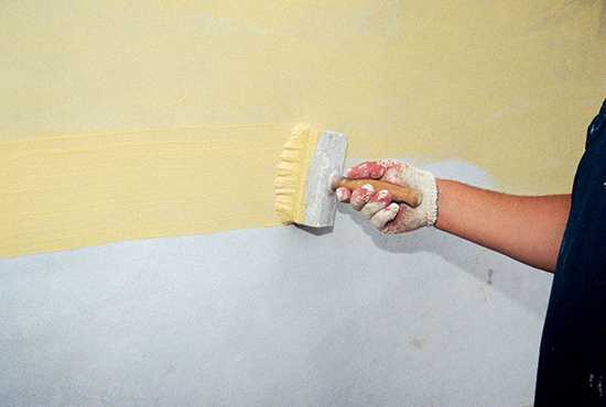 Покрасить неровные стены в квартире: как это сделать и какие применить стили?