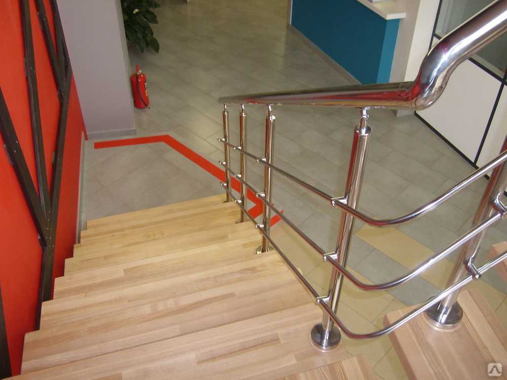 Металлические лестницы открытого и закрытого типа