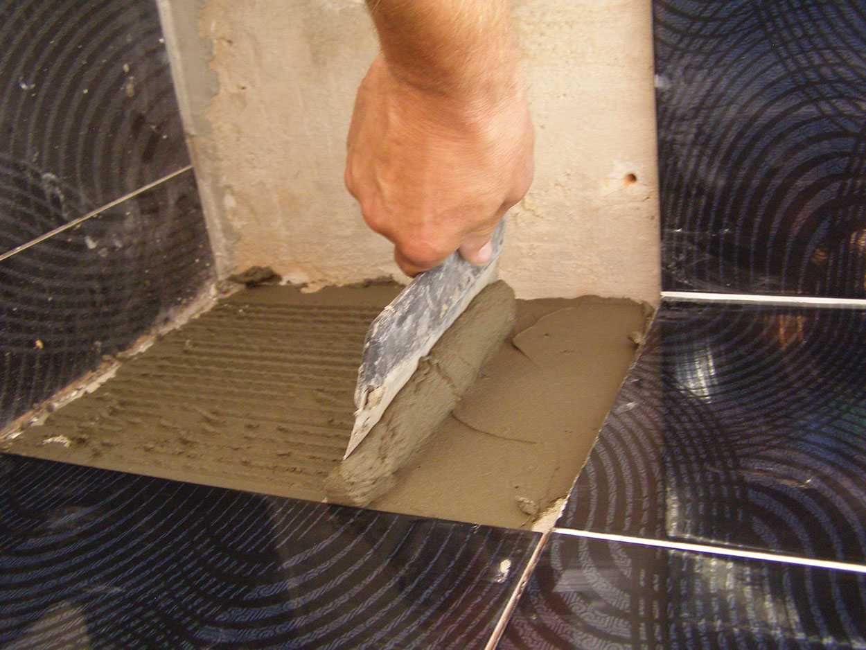 Клей для плитки: белый дисперсионный клей для керамической и кафельной плитки, сколько сохнет водостойкий состав, как правильно разводить