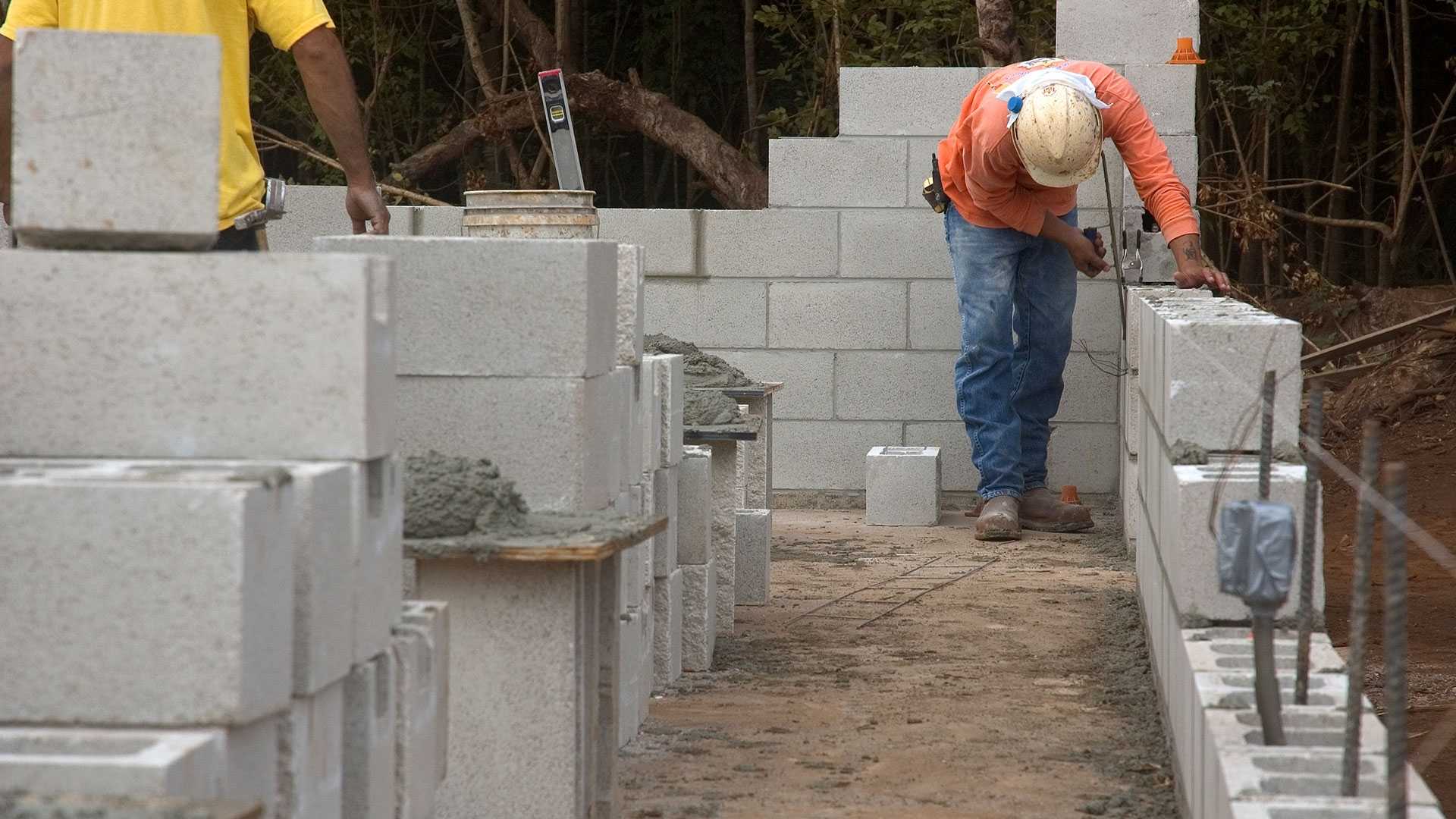Какие блоки лучше для строительства дома - сравнение материалов