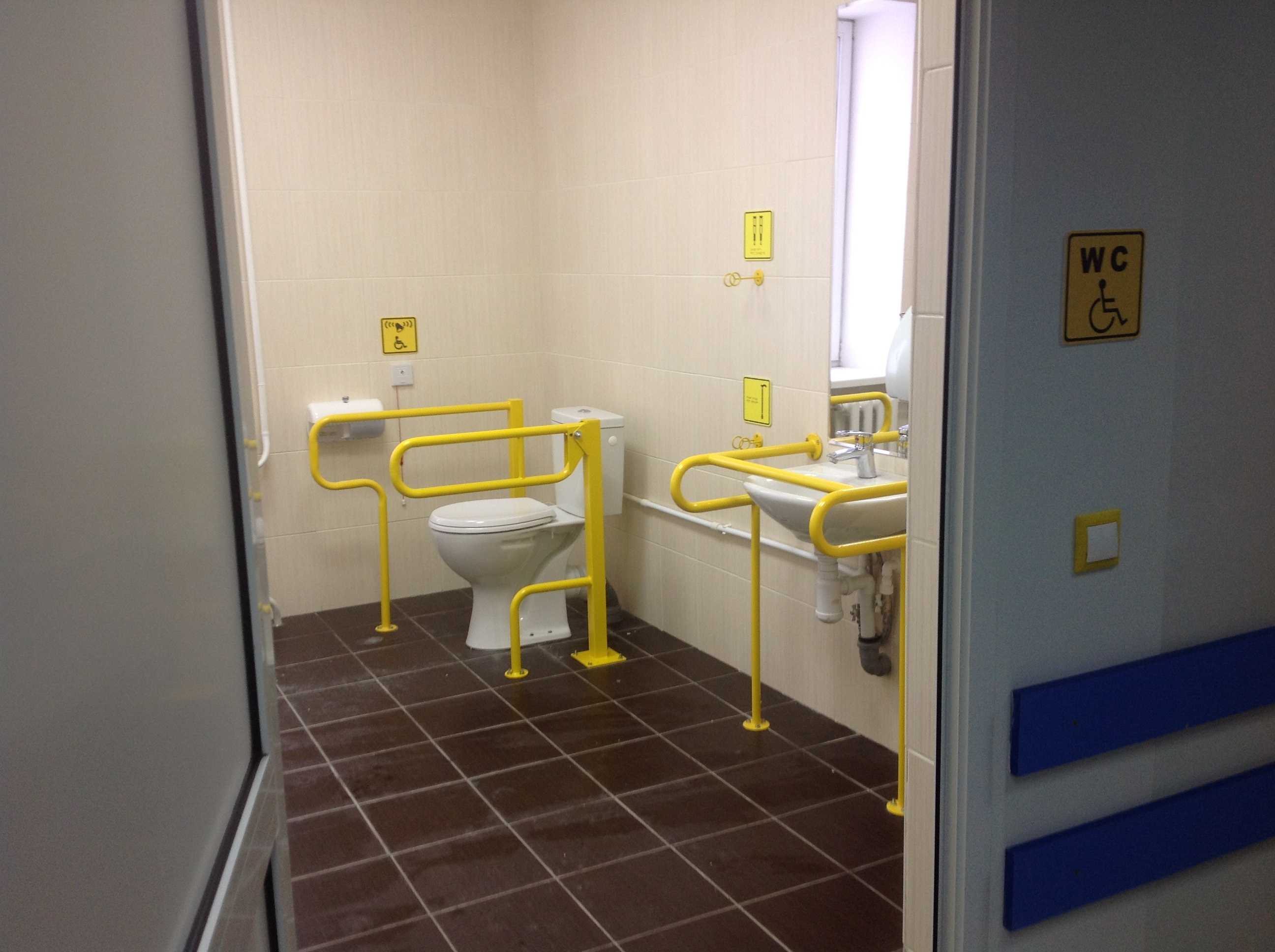 Туалетная кабинка для инвалидов