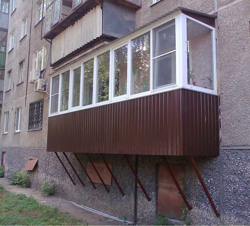 Изначально перед началом строительных работ необходимо получить специальный пакет документов на разрешение строительства лоджии, а также письменное подтверждение от соседей, что данная конструкция не создаст для них никаких неудобств.