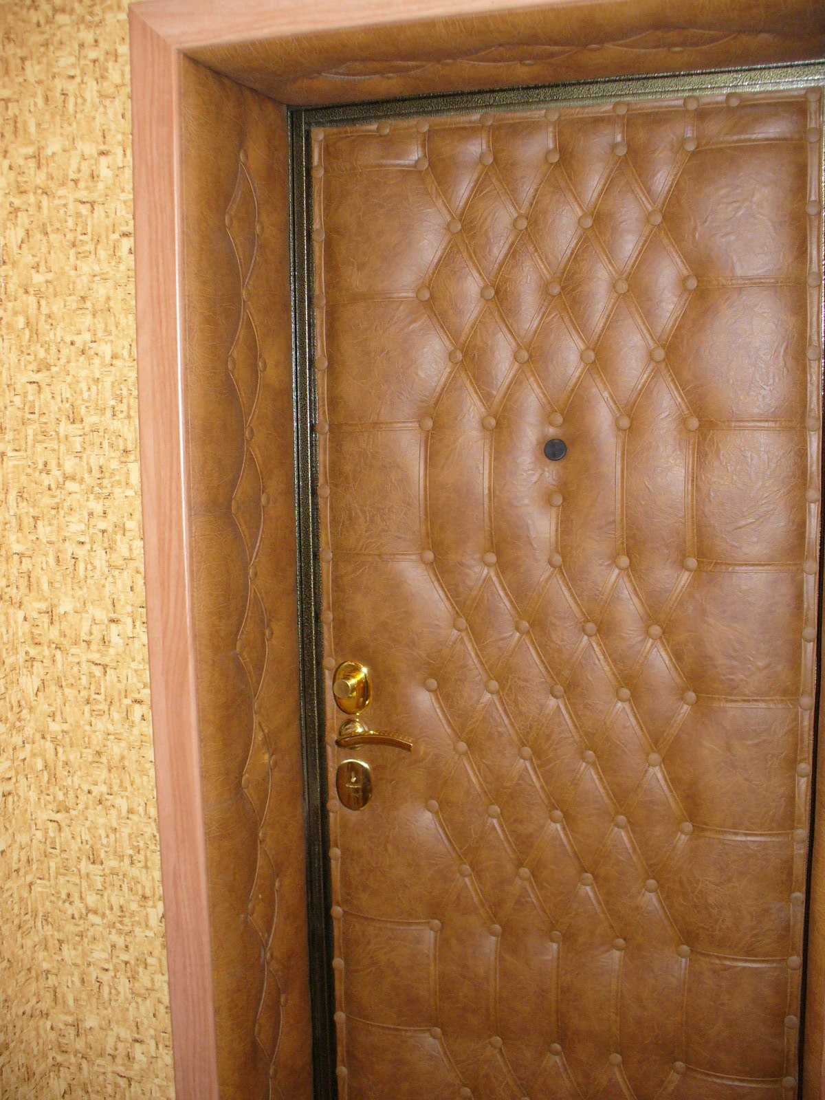 Как утеплить деревянную входную дверь в частном доме своими руками: фото, видео