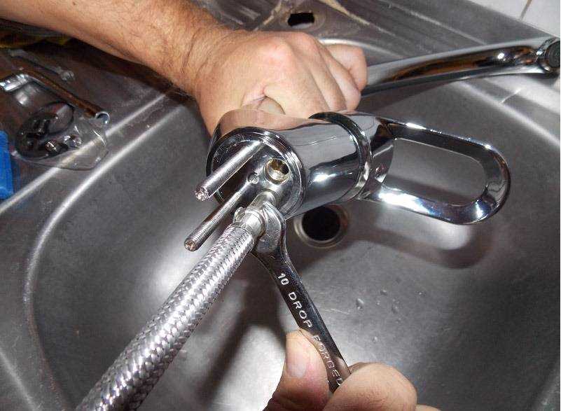Как заменить смеситель в ванной