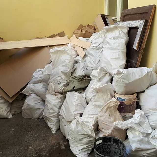 Кто должен вывозить строительный мусор после ремонта квартиры