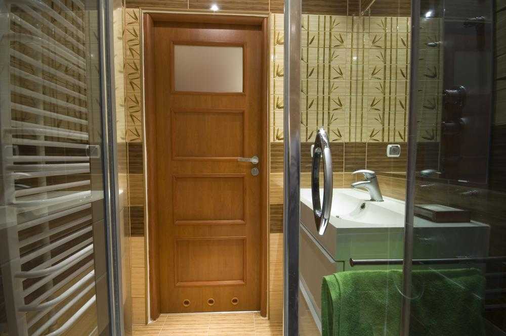 Двери в ванную комнату — критерии выбора, особенности установки и оценка качества влагостойких моделей межкомнатных дверей (125 фото и видео)