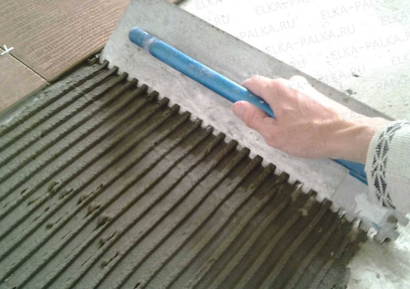 Как разводить плиточный клей и наносить клей на плитку?