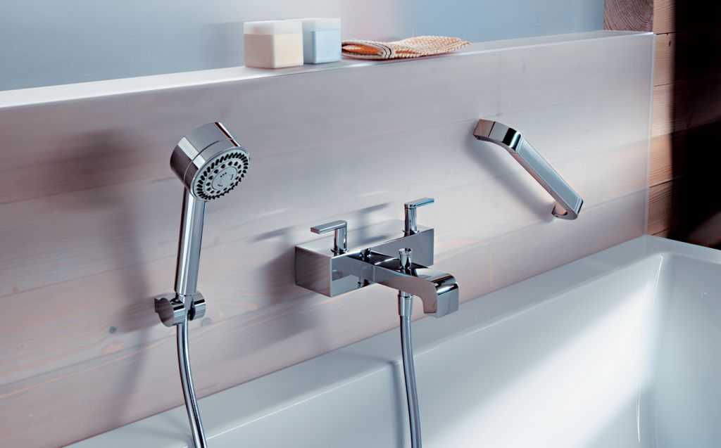 Есть немало оснований считать, что оптимальная установка на борт ванной смесителя – один из лучших вариантов.