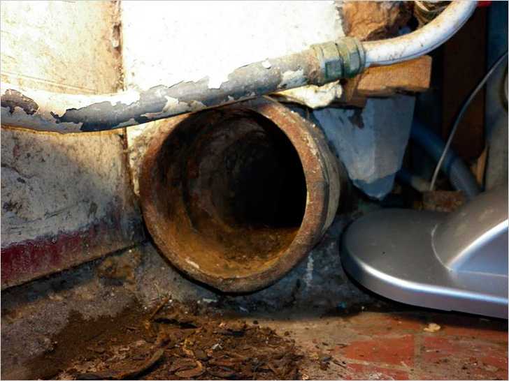 Засор канализации в многоквартирном доме - что делать?