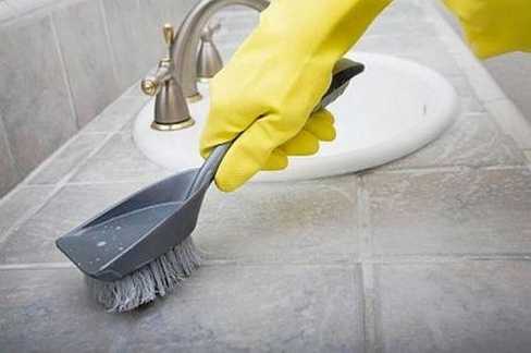 Как отмыть плитку на полу от въевшейся грязи или затирки