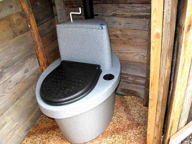 Туалет для дачи без запаха и откачки: виды, выбор, установка