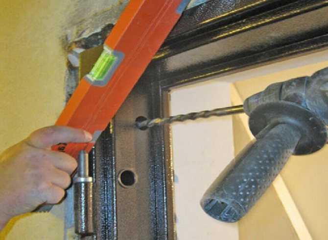 Установка металлических входных дверей своими руками: схема монтажа и порядок работ