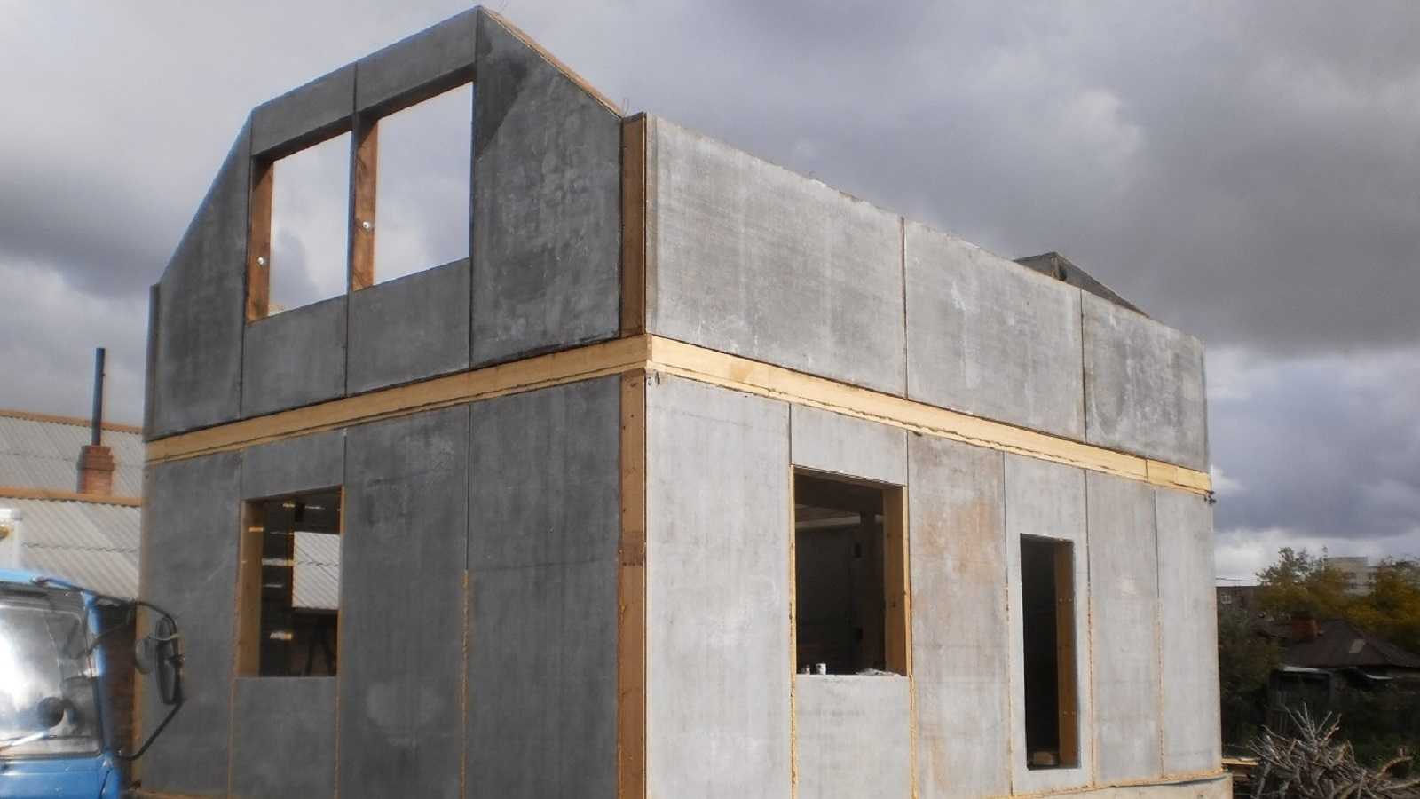 Коттедж из жб панелей. дом из бетонных панелей: виды материалов и .