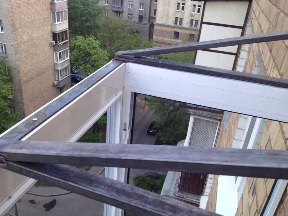 Остекление балконов и лоджий: сравнение цен и качества