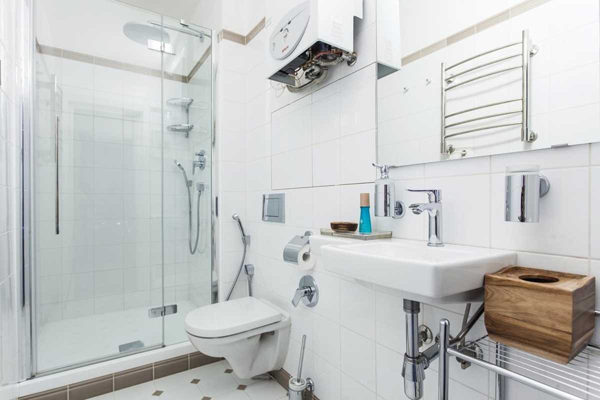 Идеи для ванной комнаты (56 фото): варианты оформления маленького туалета, как сделать места для хранения своими руками - лайфхаки