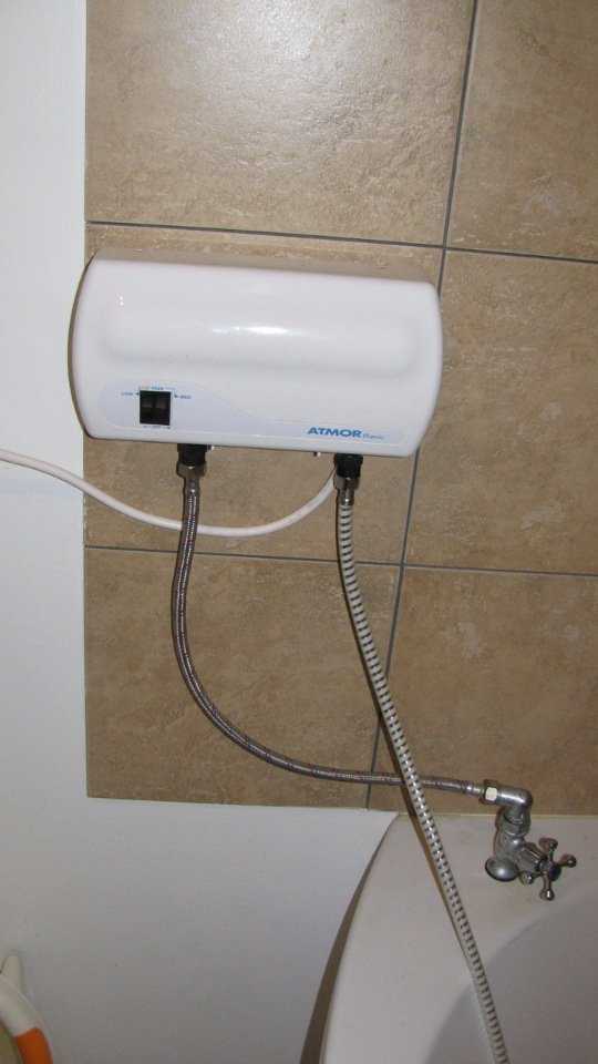 Как подключить водонагреватель проточный или накопительный к водопроводу в квартире и доме: инструкции со схемами и видео