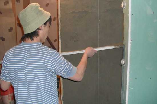 Как правильно выровнять стены в квартире своими руками, способы выравнивания стен в доме - vira
