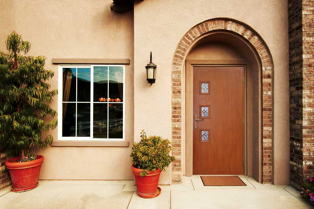 Как правильно выбирать входную дверь в дом и квартиру: основные критерии, и на что обратить внимание