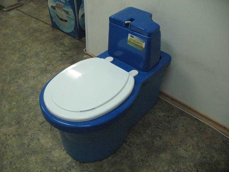 Критерии и нюансы выбора туалетной кабина для дачи